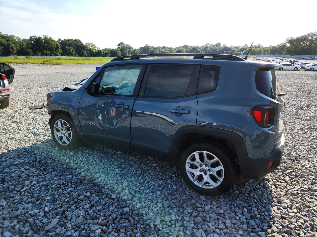 2018 Jeep Renegade Latitude - Image 2