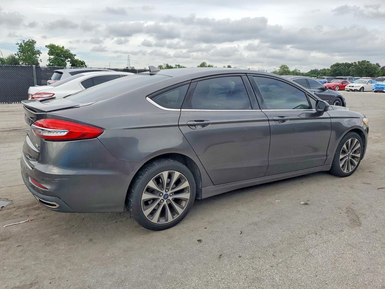 2019 Ford Fusion Se - Фото 3