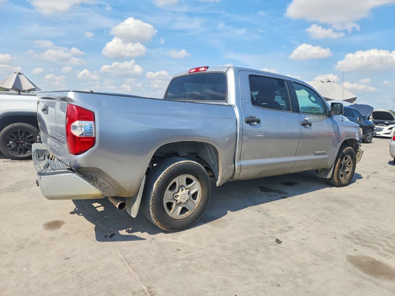 2018 Toyota Tundra Crewmax Sr5 - Image 3