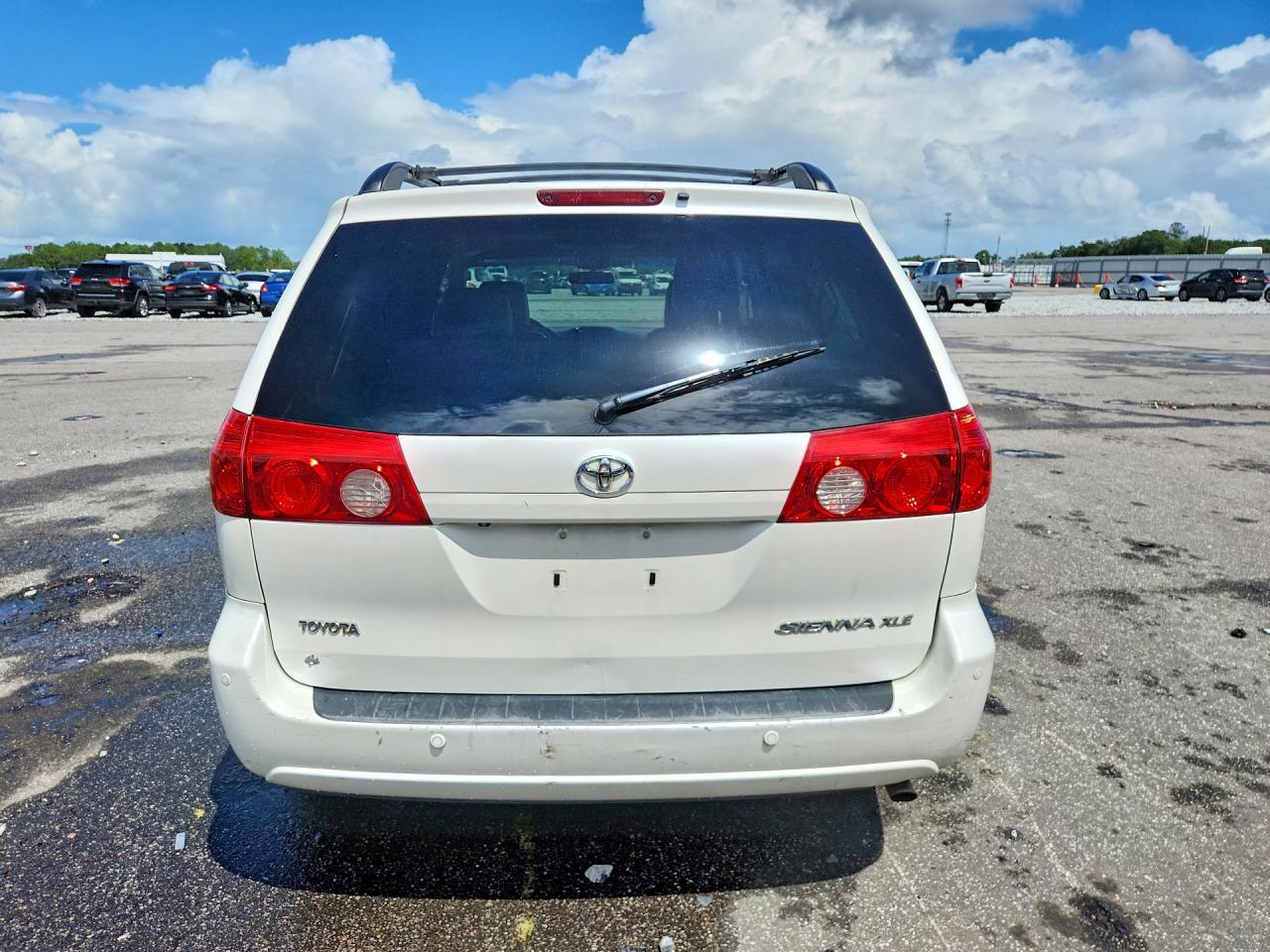 2010 Toyota Sienna Xle - Image 6