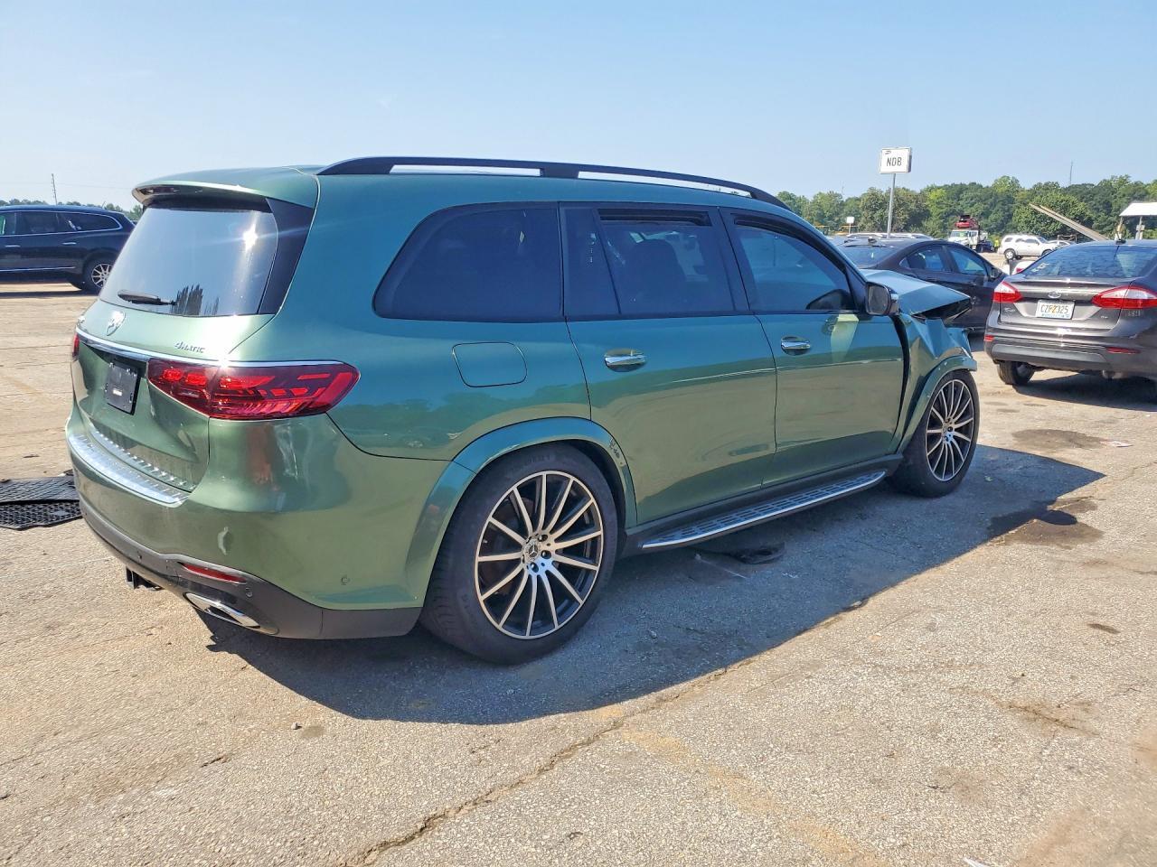 2025 Mercedes-Benz Gls 450 4Matic - Фото 3