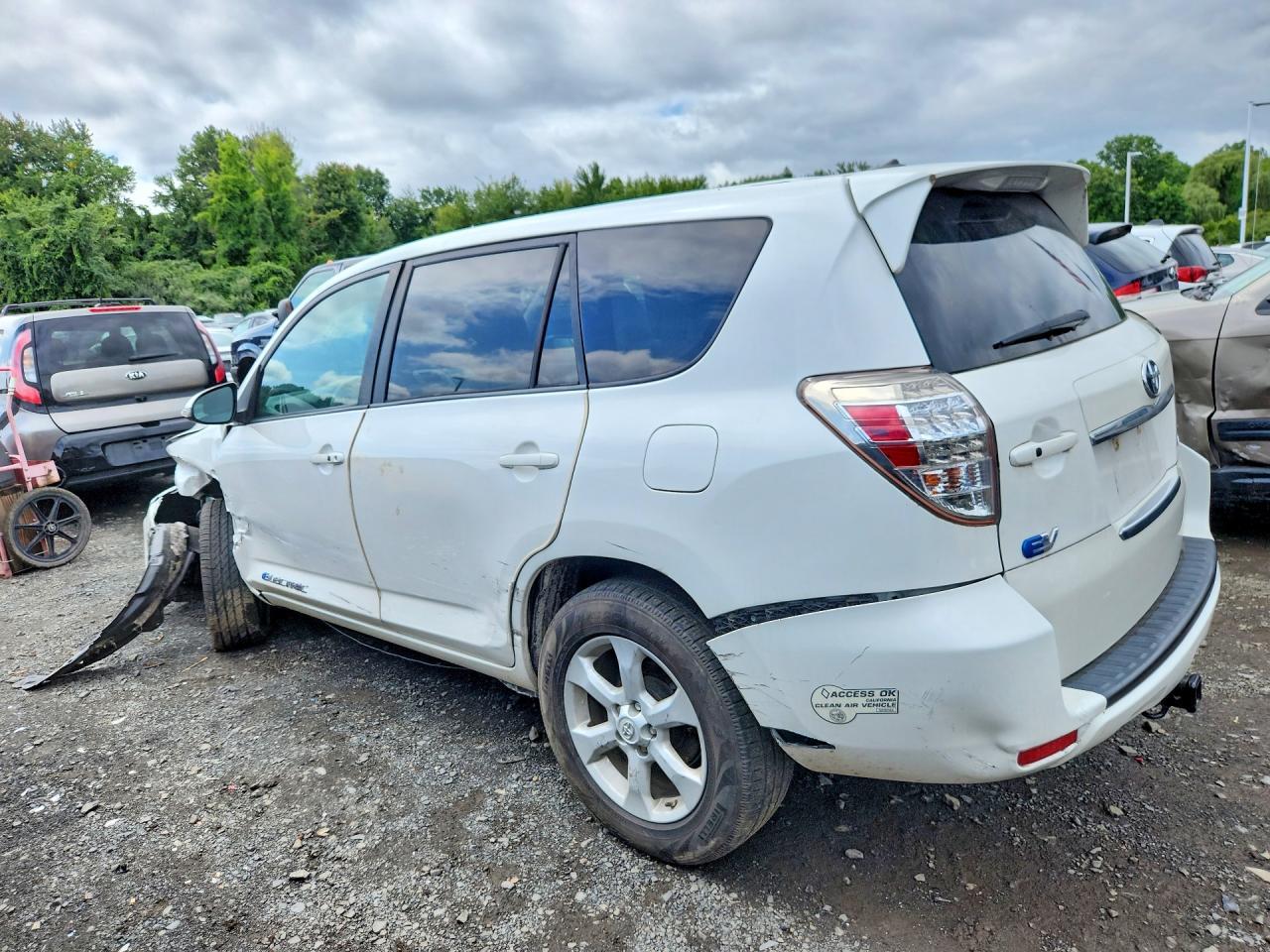 2014 Toyota Rav4 Ev Base - Image 2