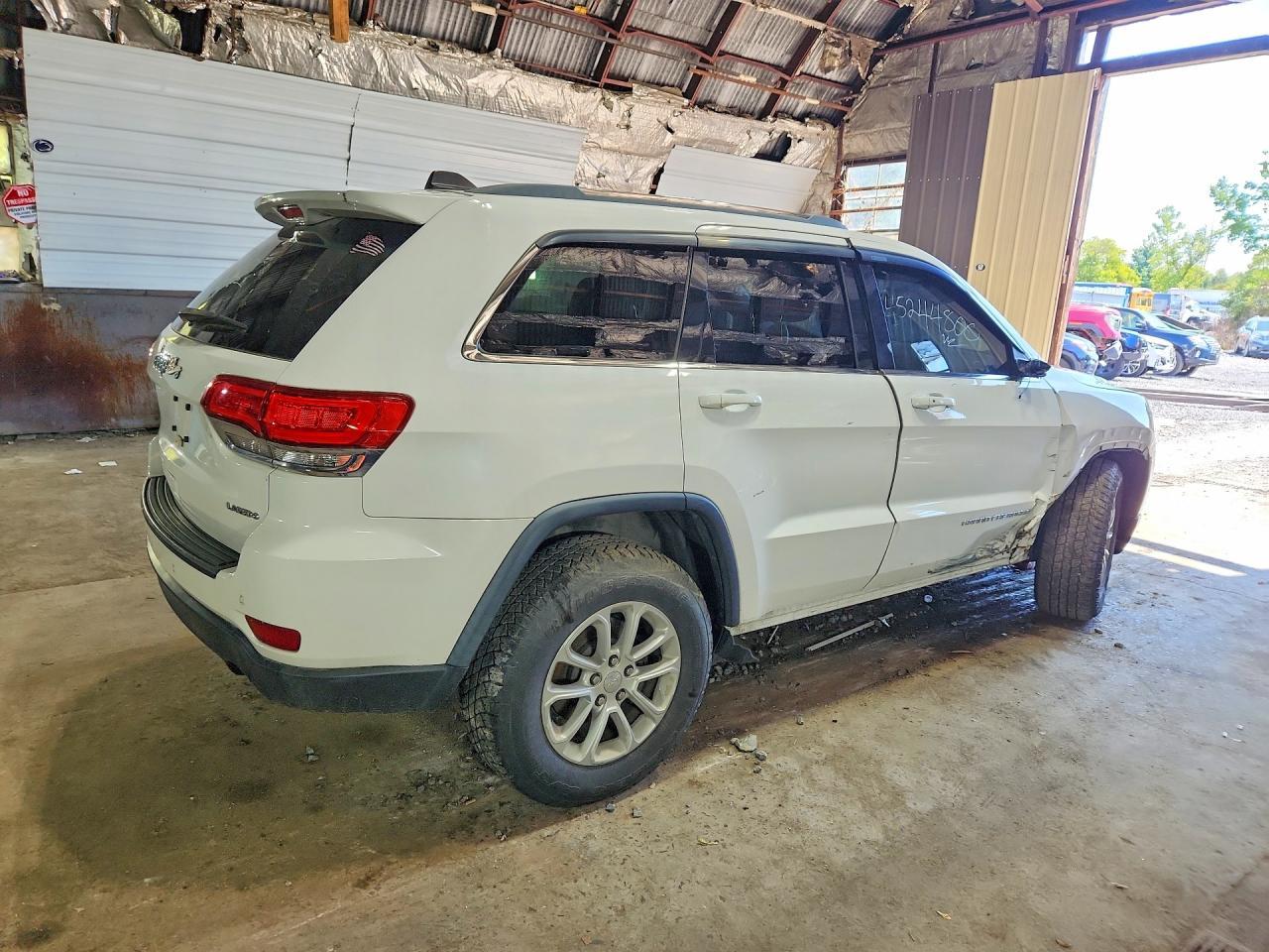 2016 Jeep Grand Cherokee Laredo - Image 3
