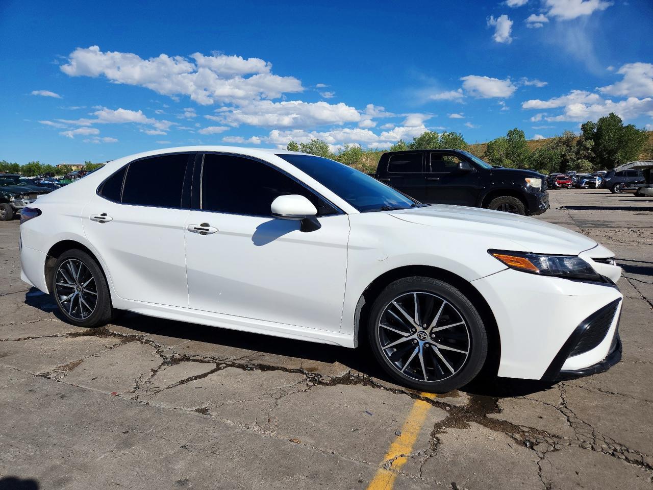 2021 Toyota Camry Se - Image 4