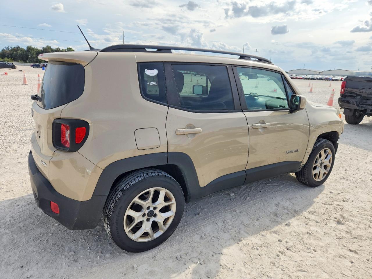 2015 Jeep Renegade Latitude - Фото 3