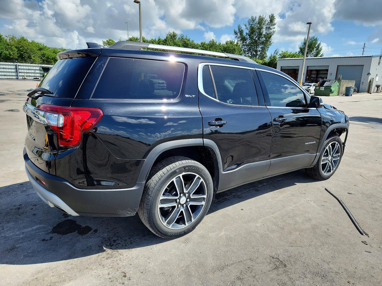 2023 GMC Acadia Slt - Image 3