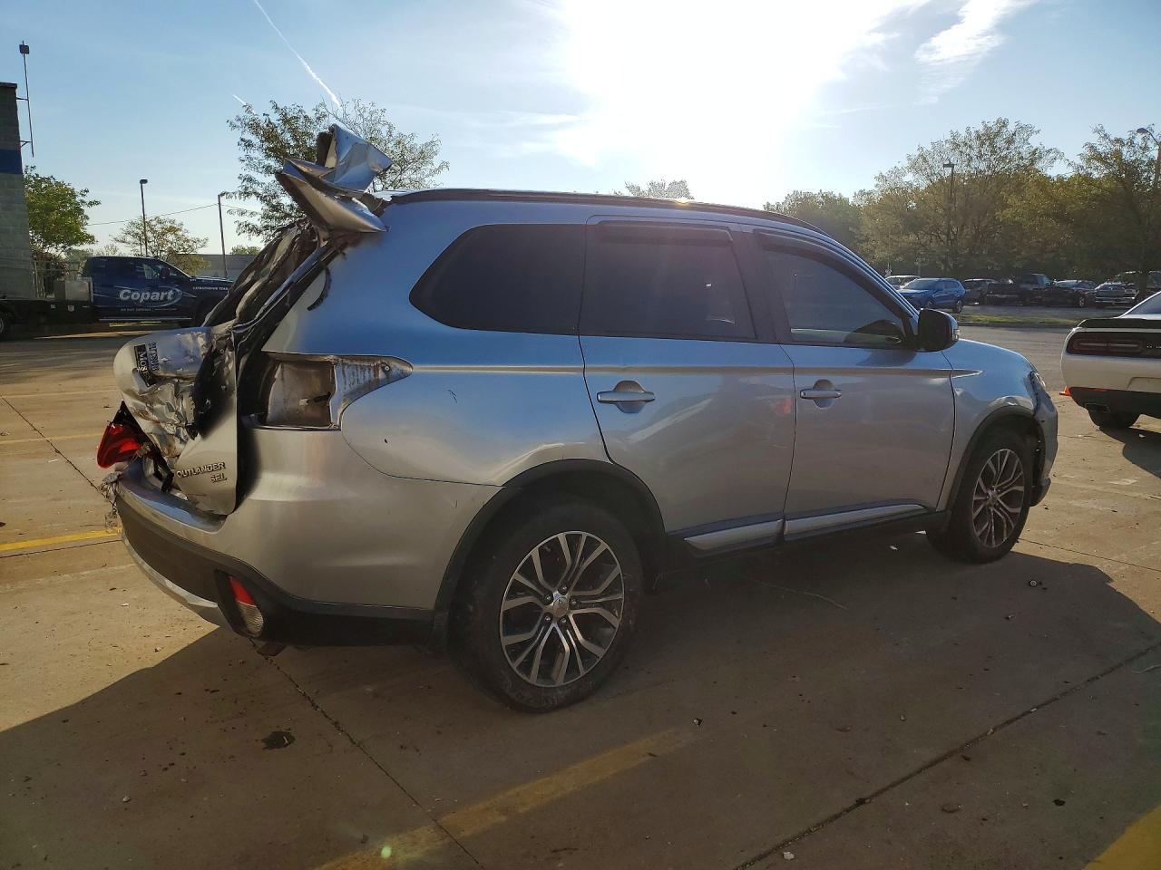 2016 Mitsubishi Outlander Se - Фото 3