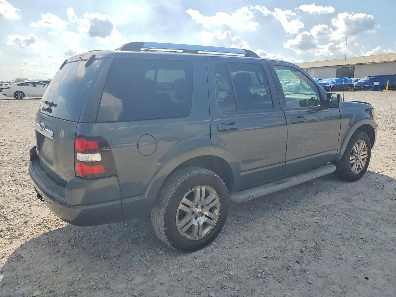 2010 Ford Explorer Limited - Image 3