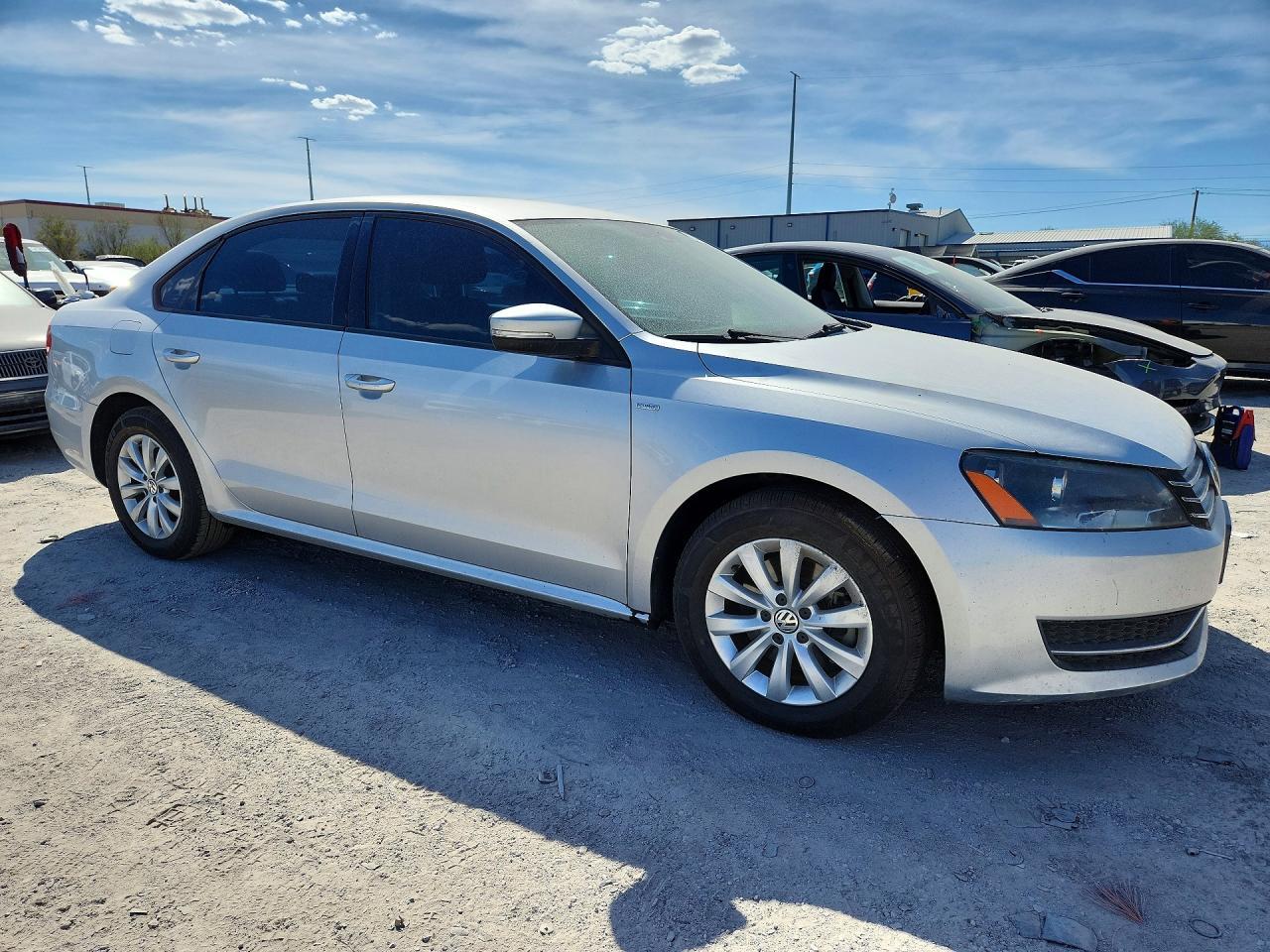 2015 Volkswagen Passat S - Image 4