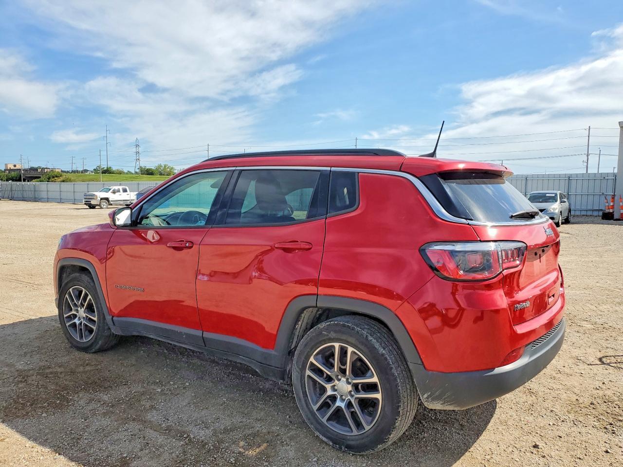 2019 Jeep Compass Latitude - Image 2