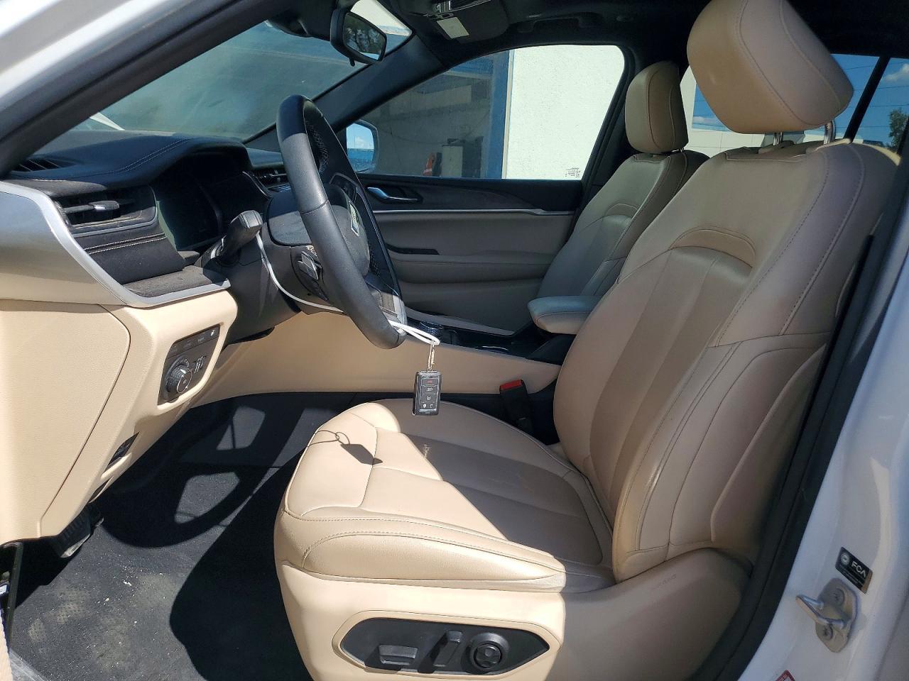 2024 Jeep Grand Cherokee Limited 4Xe - Image 7