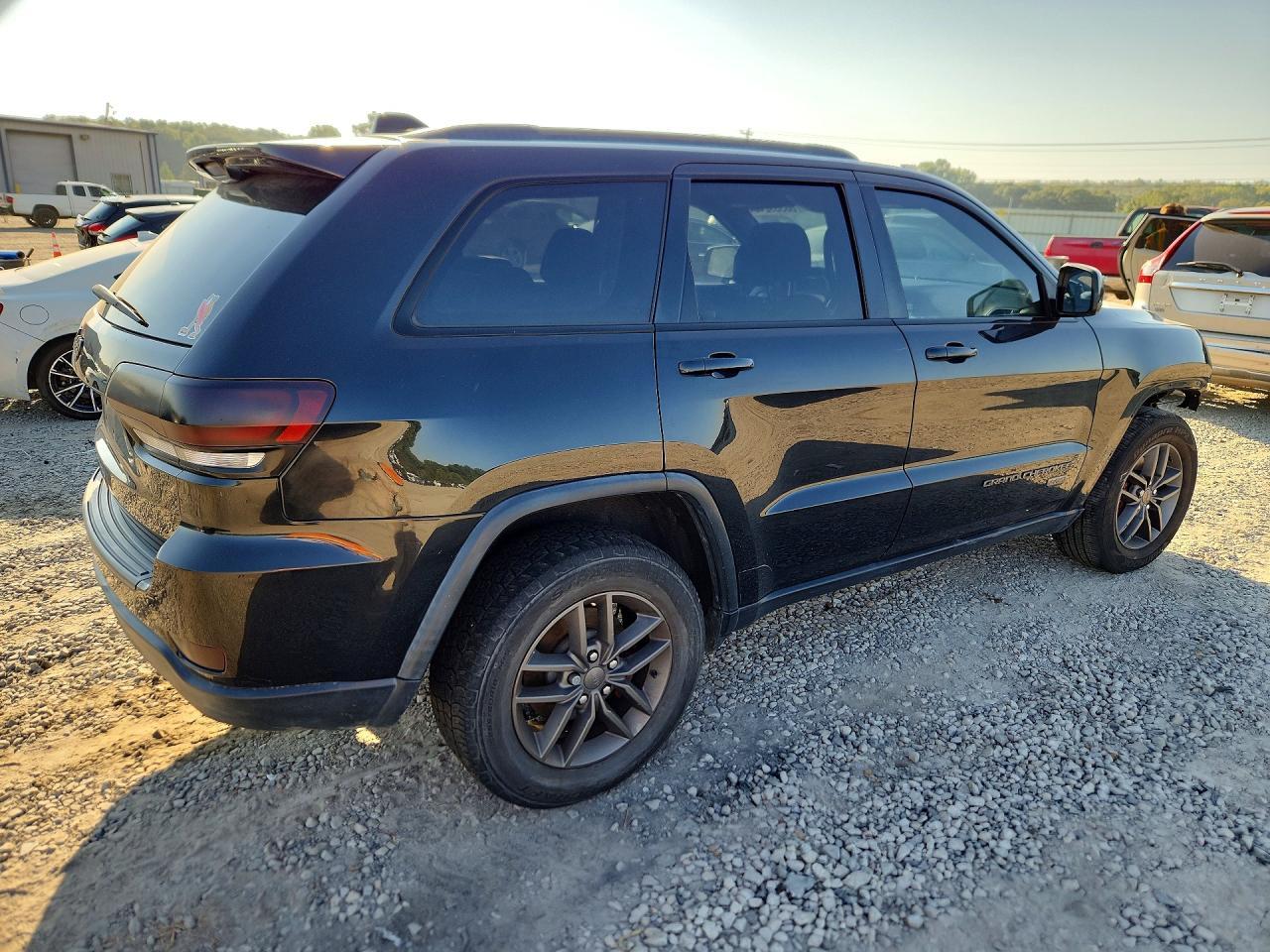 2016 Jeep Grand Cherokee Laredo - Фото 3