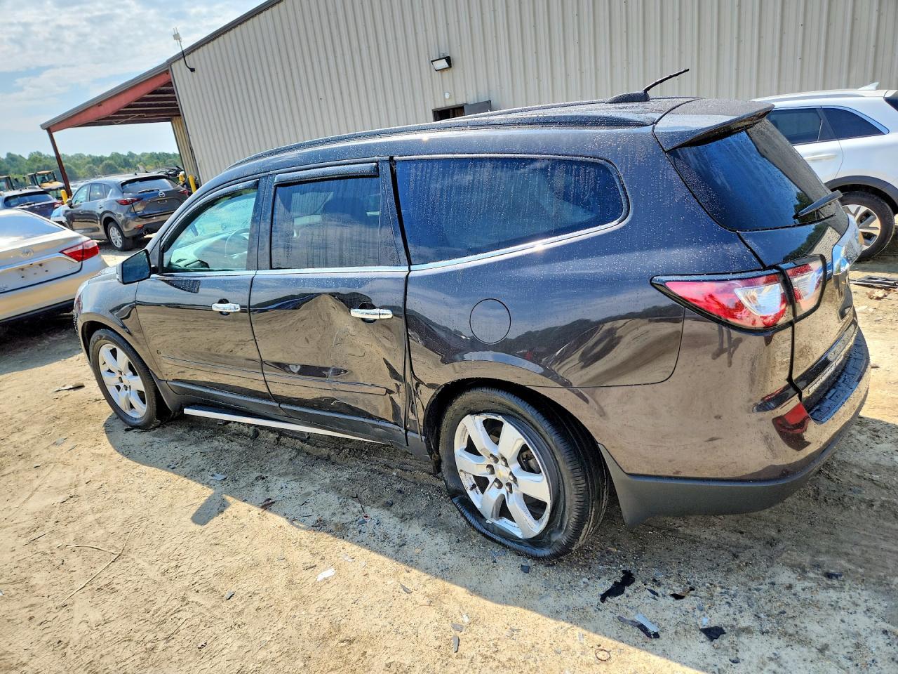 2017 Chevrolet Traverse Lt - Фото 2