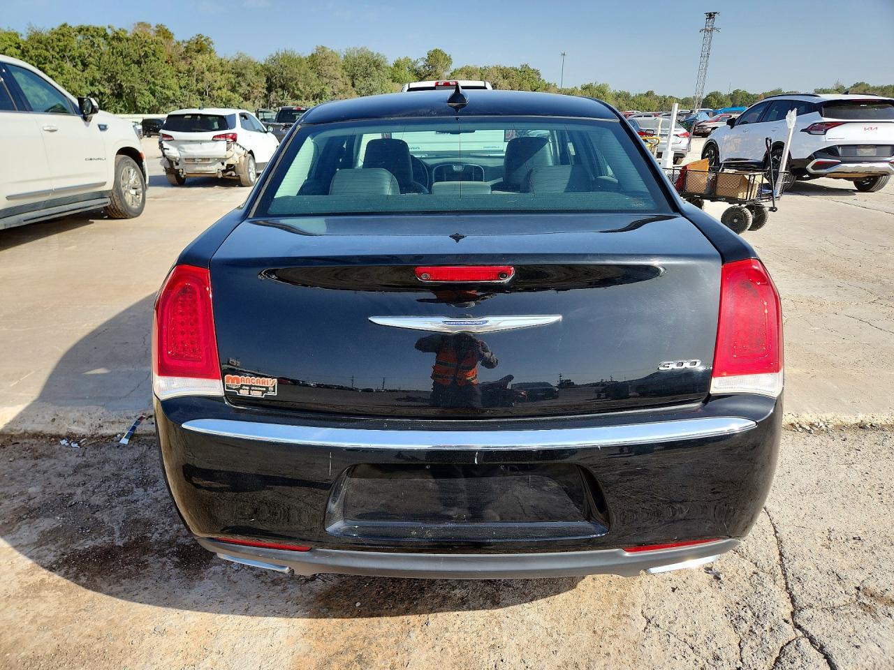 2015 Chrysler 300 Limited - Image 6