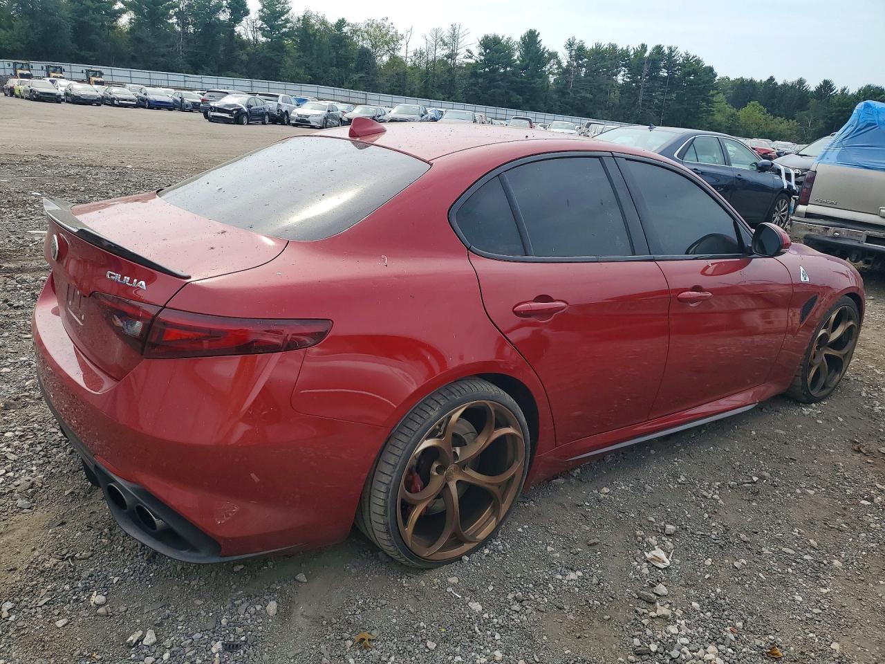 2017 Alfa Romeo Giulia Quadrifoglio - Image 3