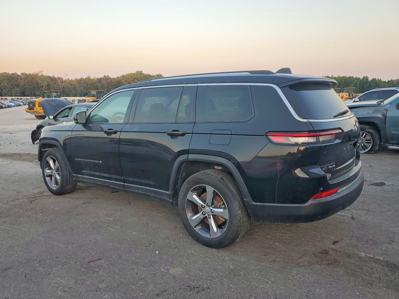 2022 Jeep Grand Cherokee L Limited - Image 2