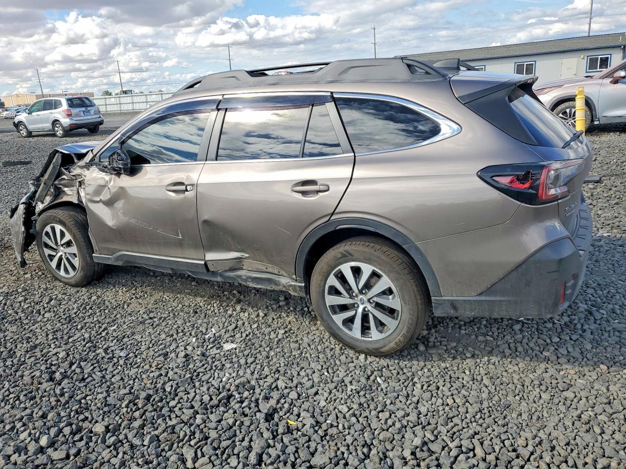 2021 Subaru Outback Premium - Фото 2