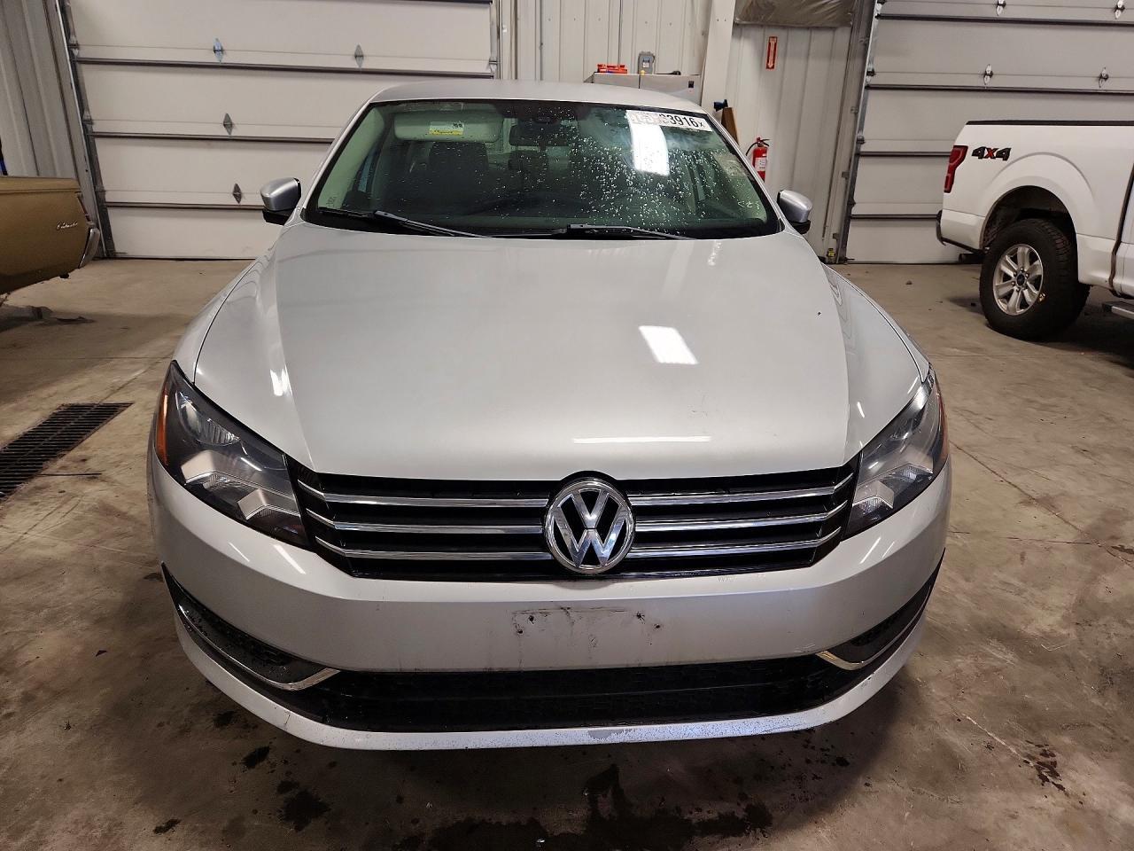 2012 Volkswagen Passat S - Фото 5