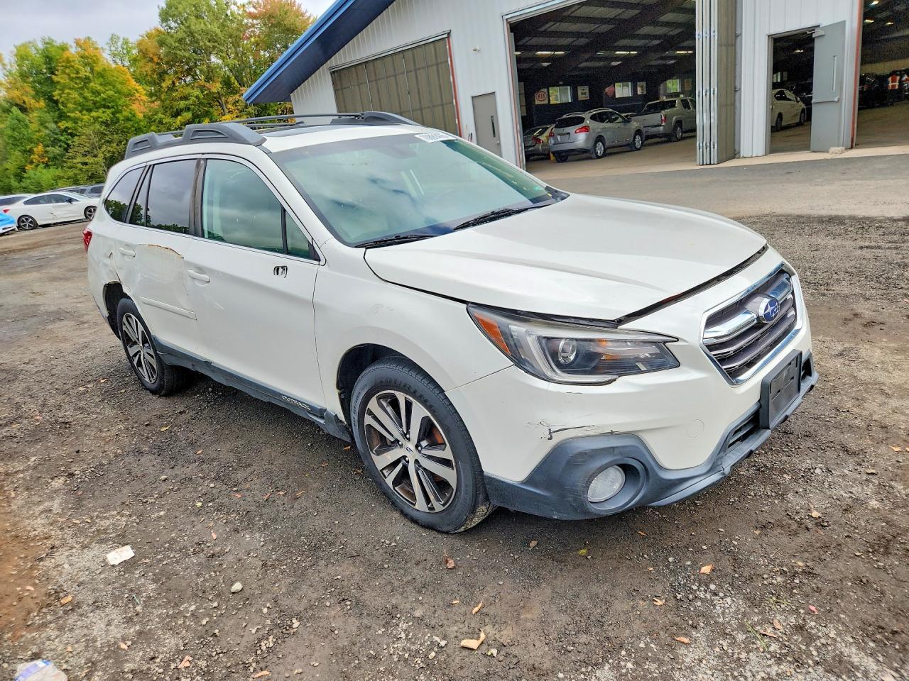 2018 Subaru Outback 3.6R Limited - Image 4