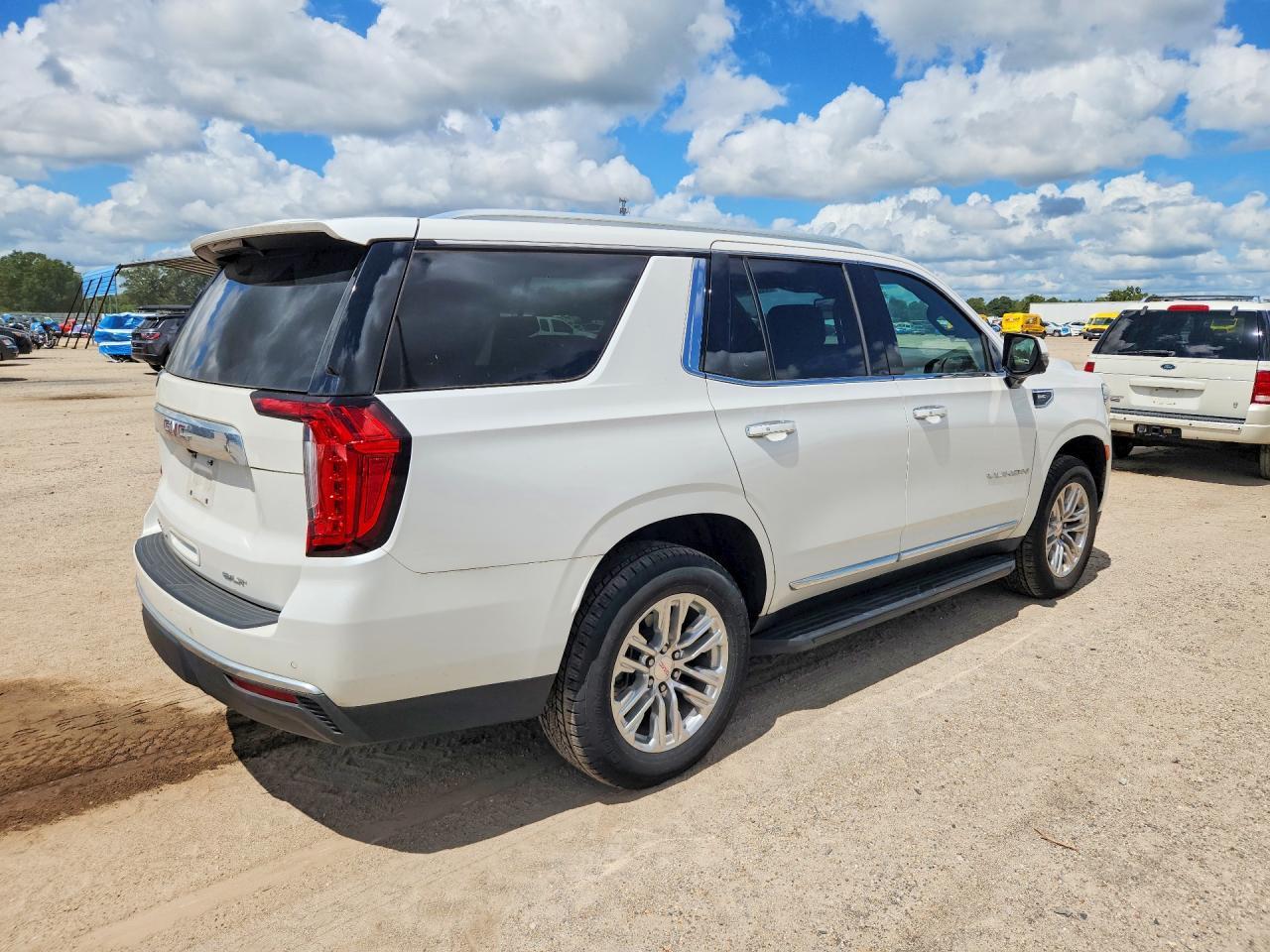 2023 GMC Yukon Slt - Фото 3