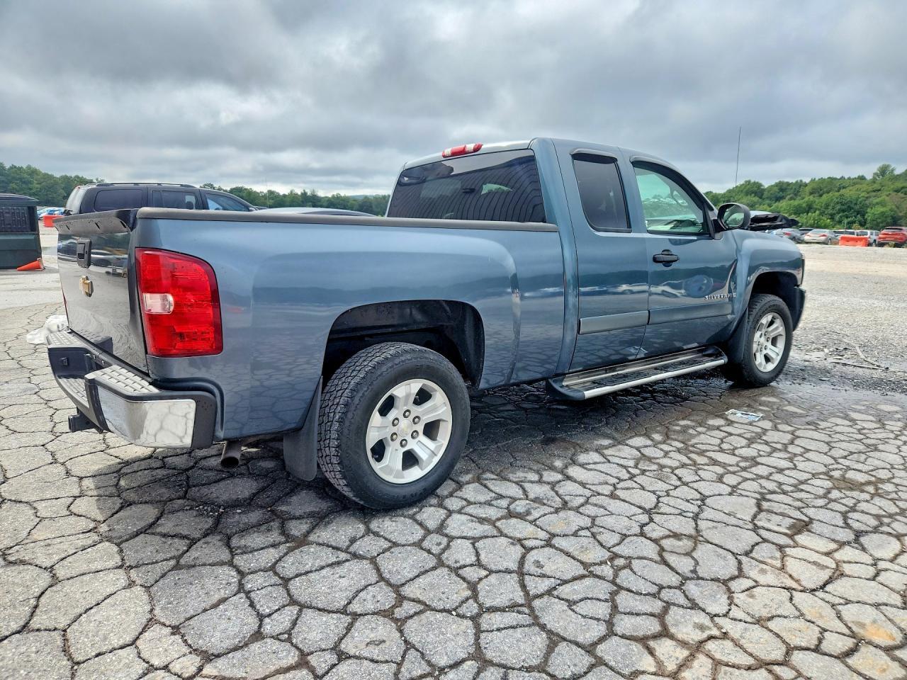 2007 Chevrolet Silverado K1500 - Image 3