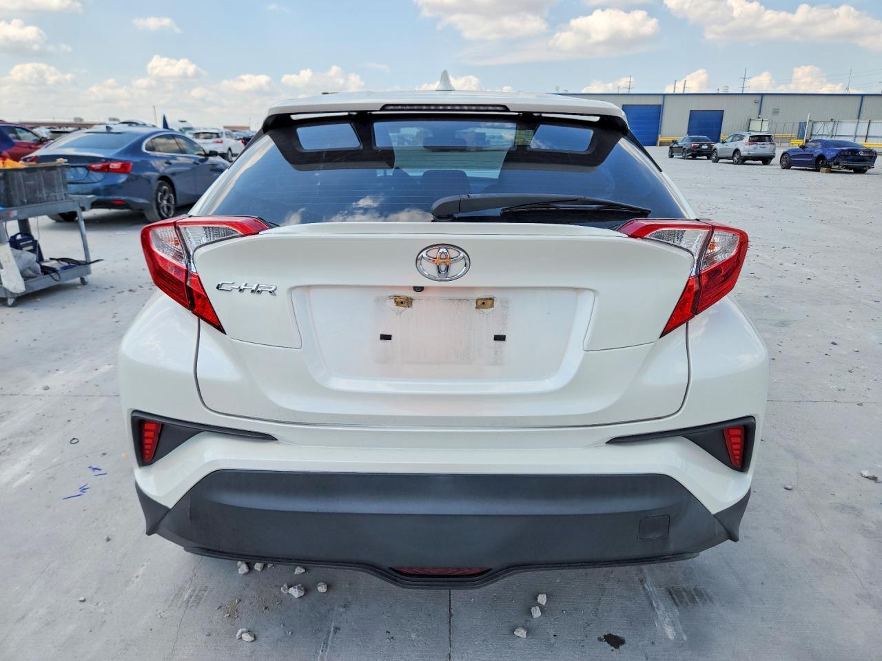 2019 Toyota C-Hr Le - Image 6