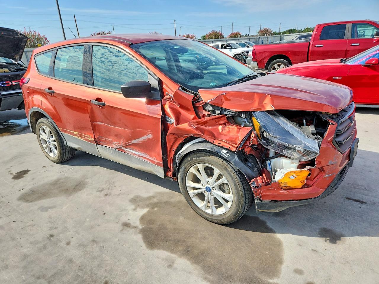 2019 Ford Escape S - Фото 4