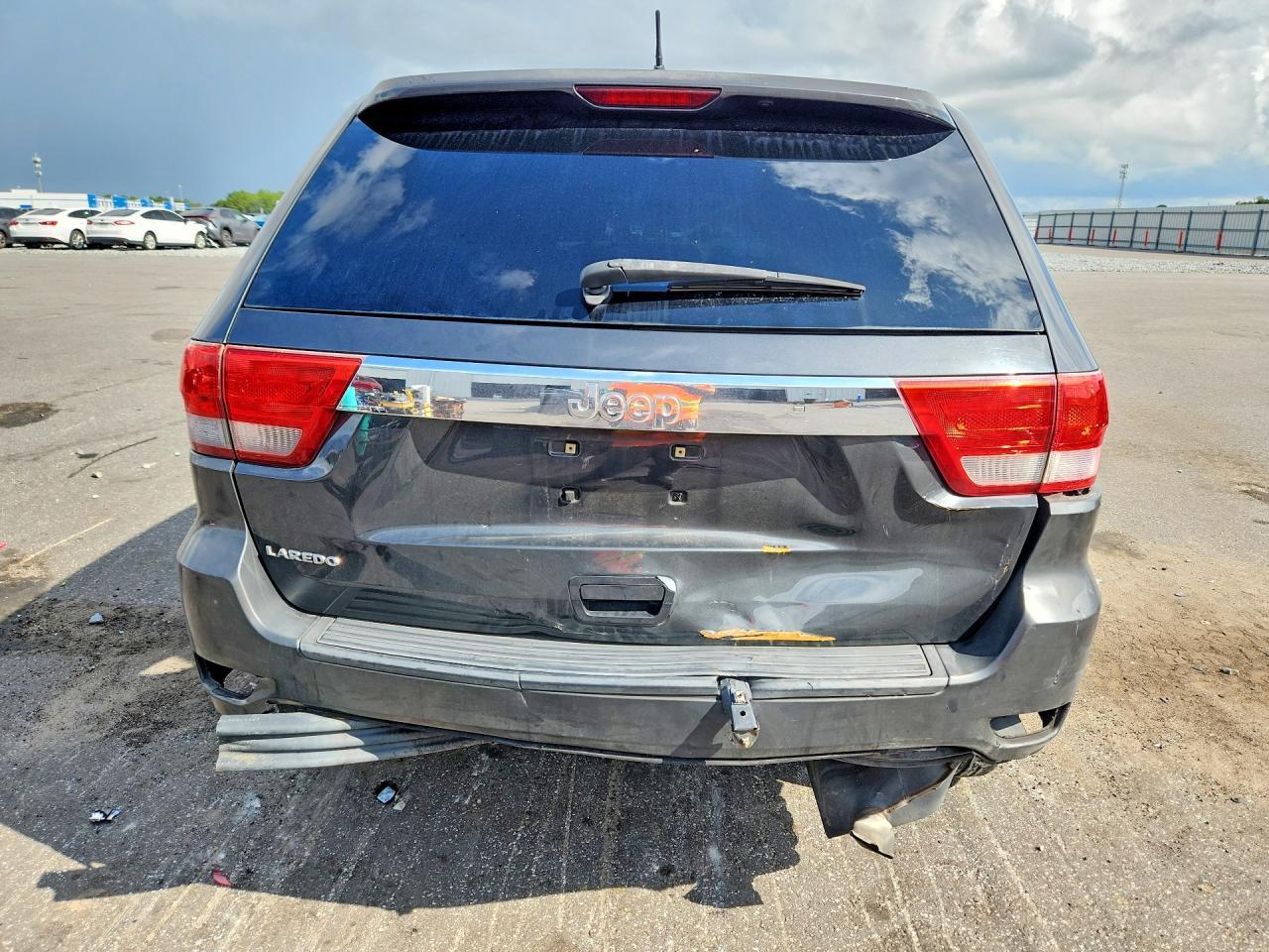 2011 Jeep Grand Cherokee Laredo - Image 6