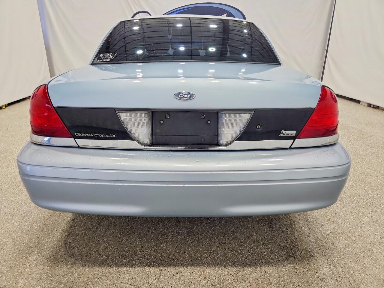 2011 Ford Crown Victoria Lx - Image 6