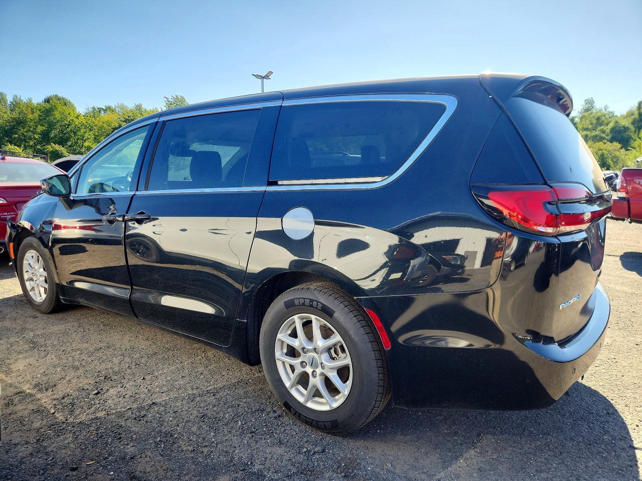 2023 Chrysler Pacifica Touring L - Фото 2