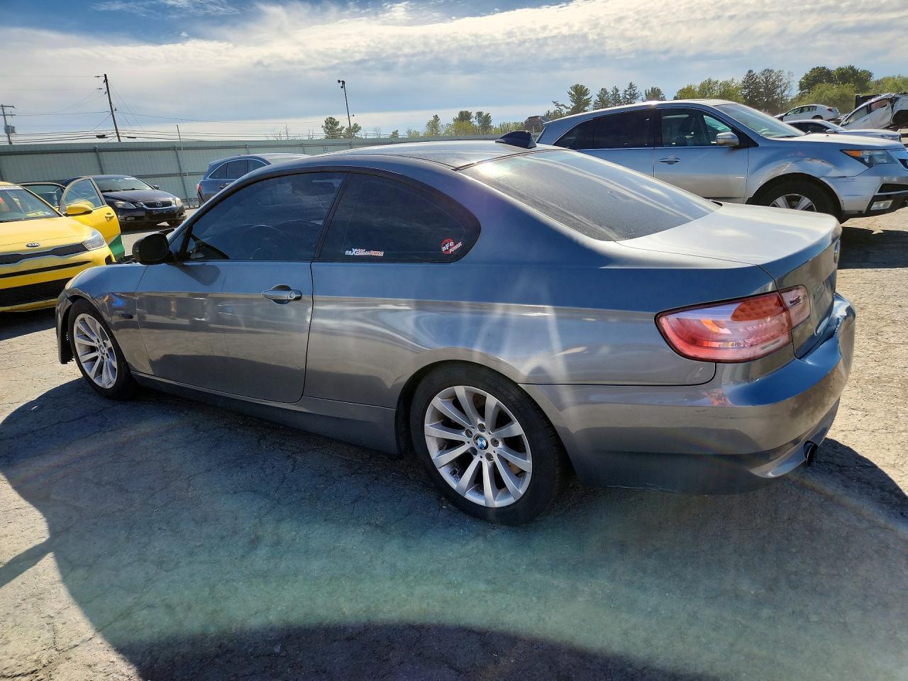 2010 BMW 335 Xi - Image 2