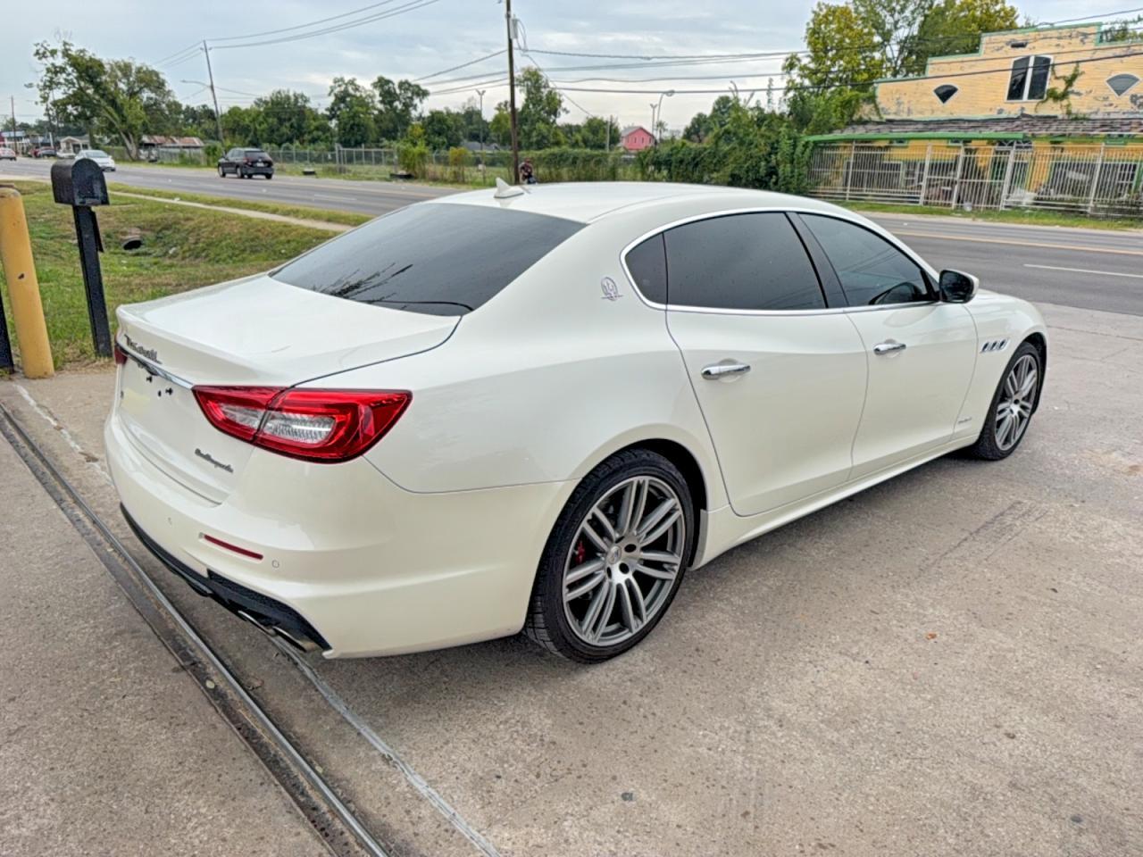 2017 Maserati Quattroporte S - Фото 4