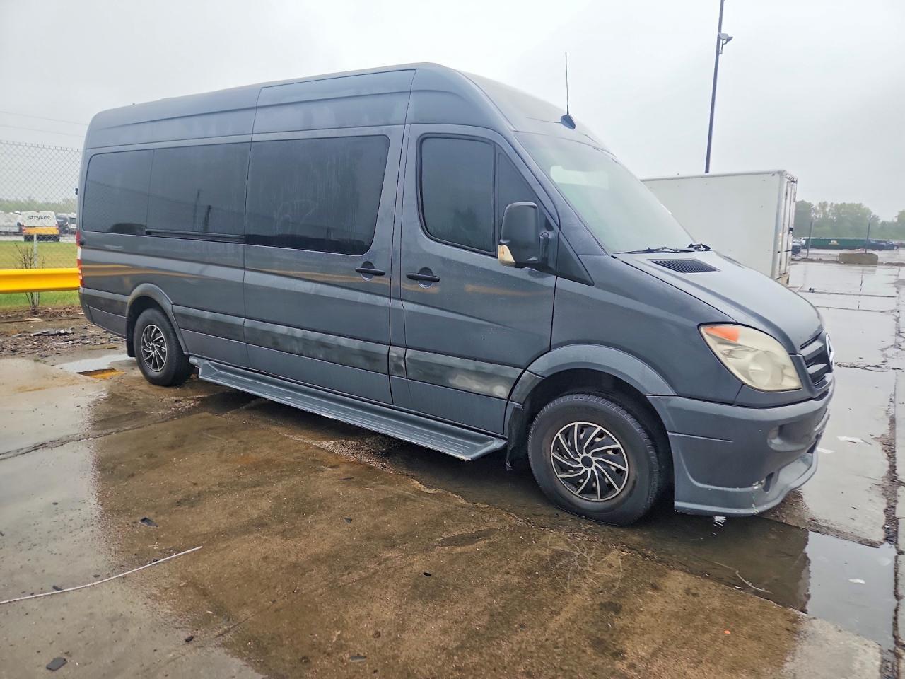 2009 Mercedes-Benz Sprinter 2500 - Image 4