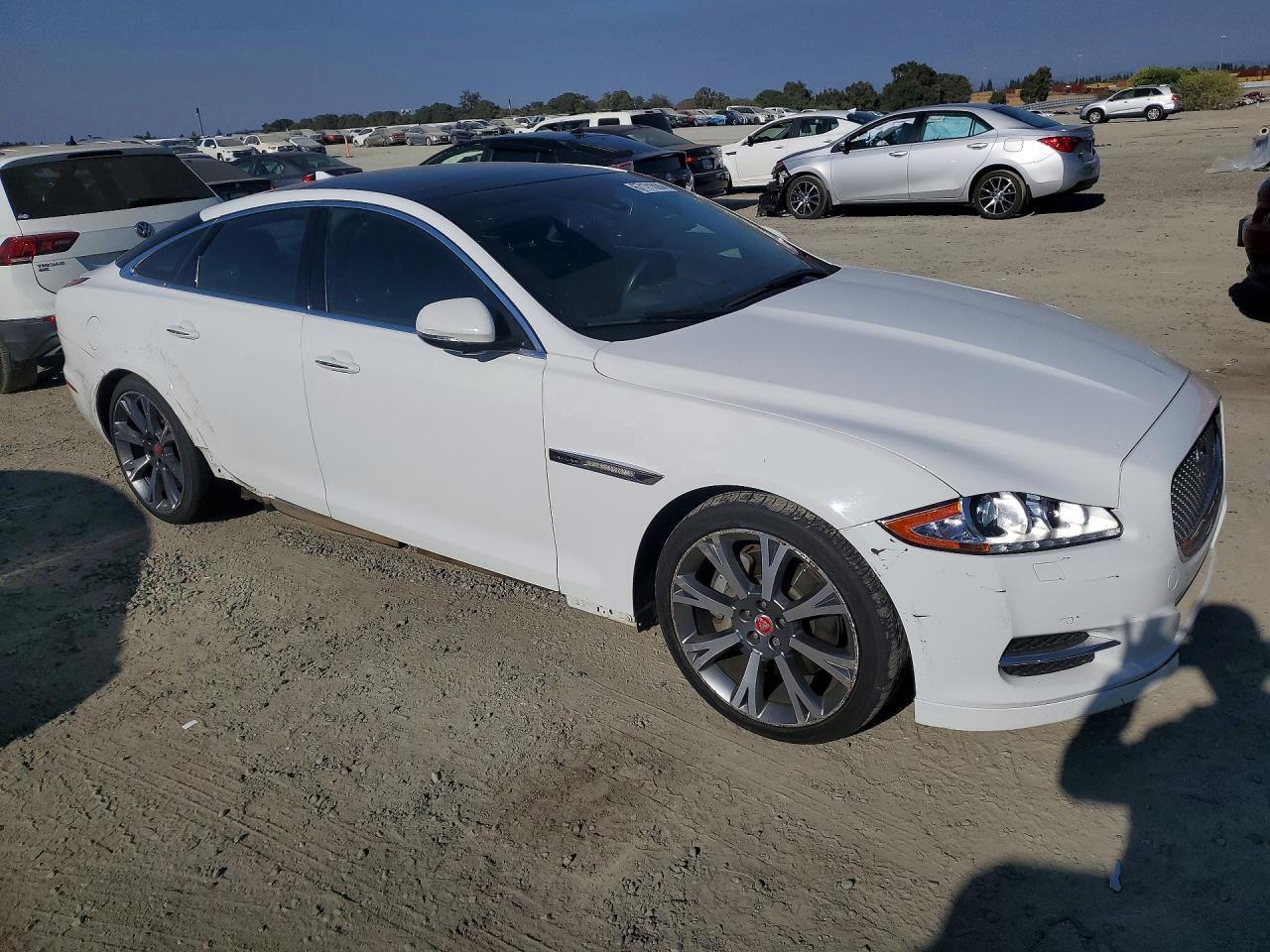 2015 Jaguar Xj - Image 4