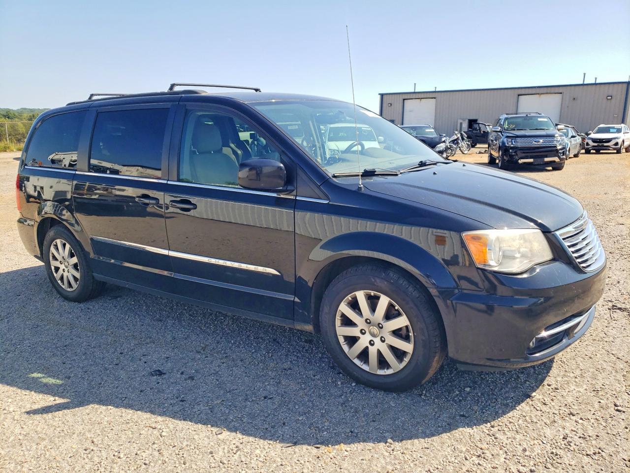2012 Chrysler Town & Country Touring - Фото 4