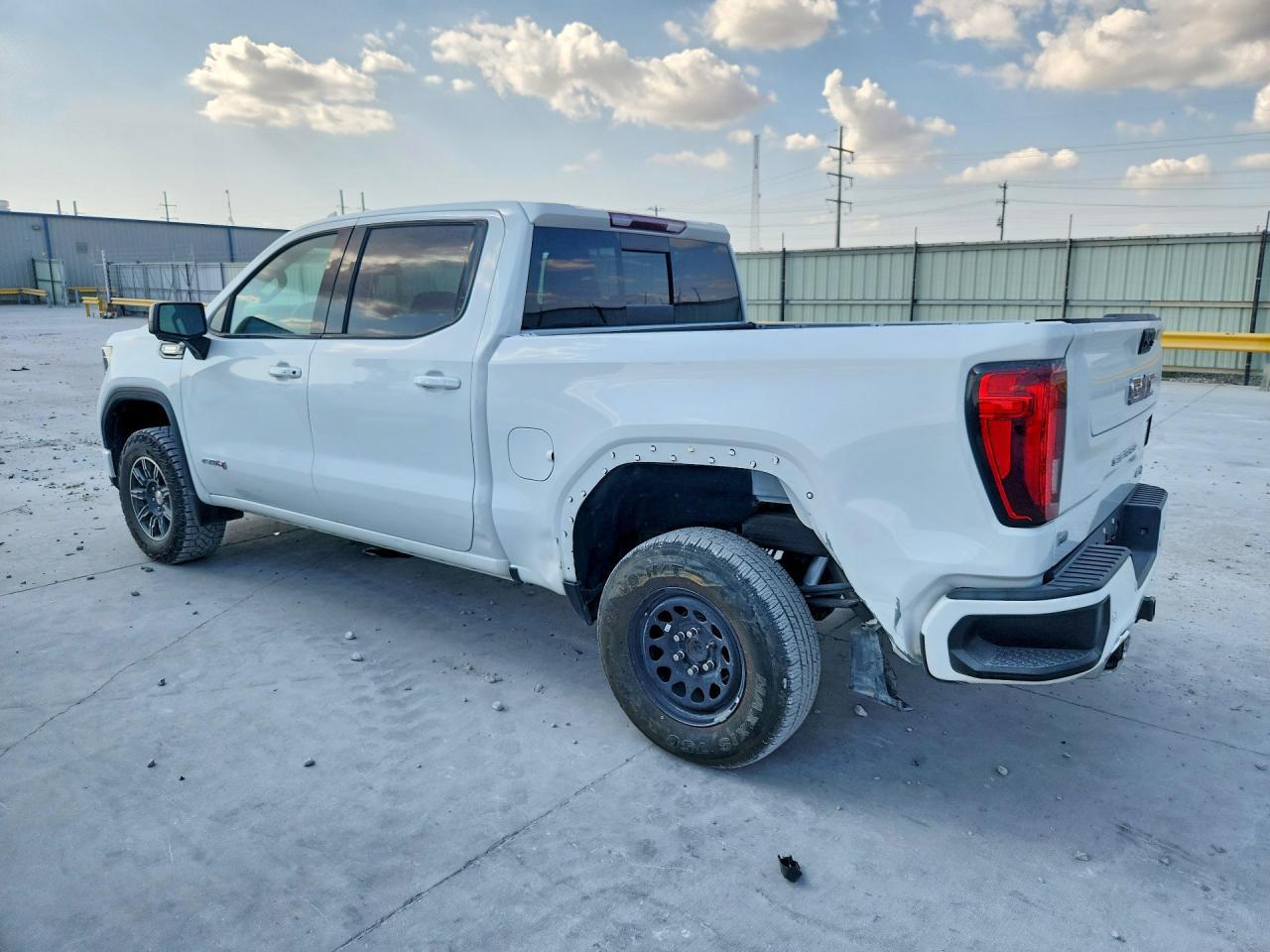 2024 GMC Sierra K1500 At4 - Фото 2