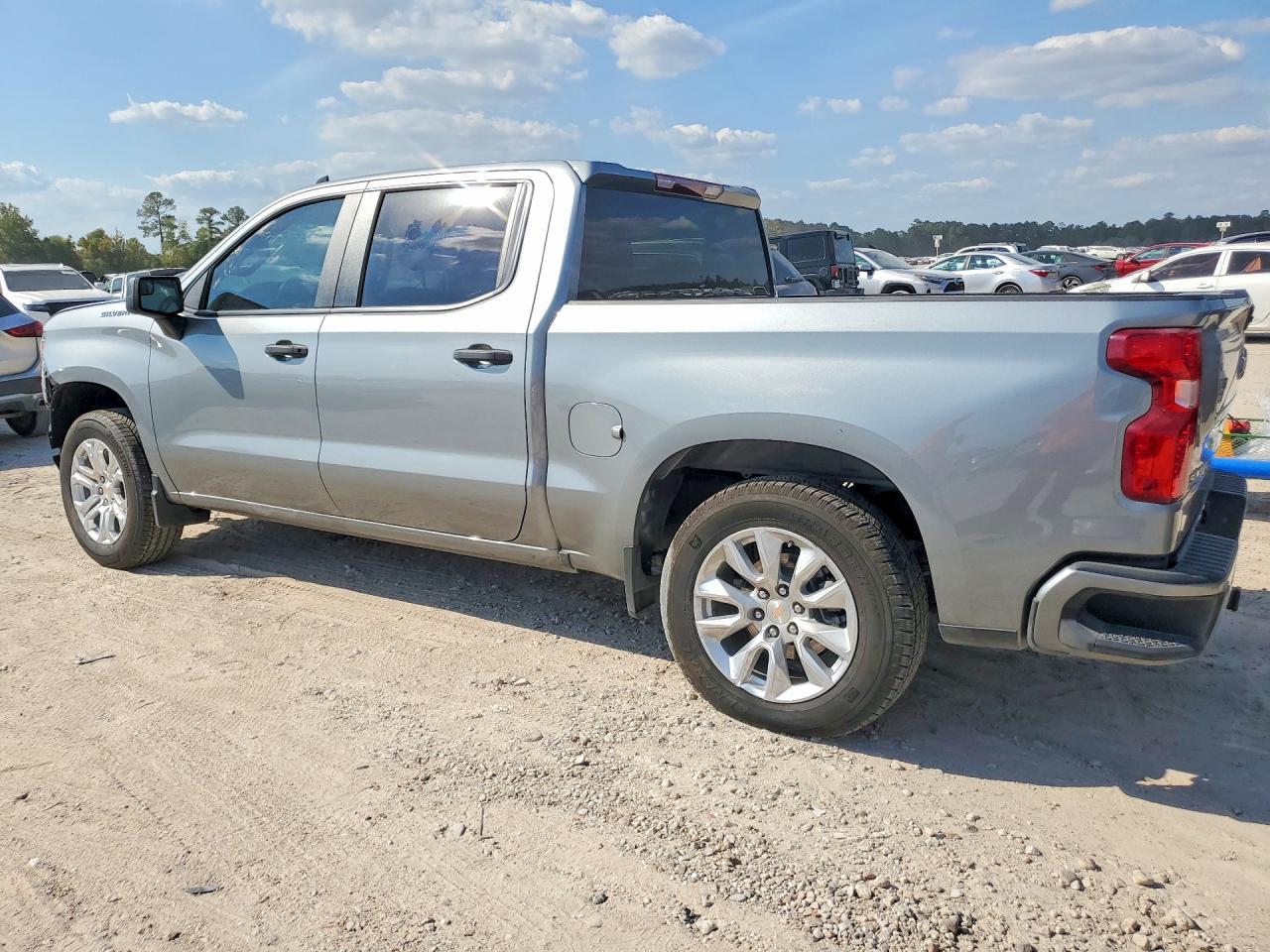 2026 Chevrolet Silverado C1500 Custom - Фото 2