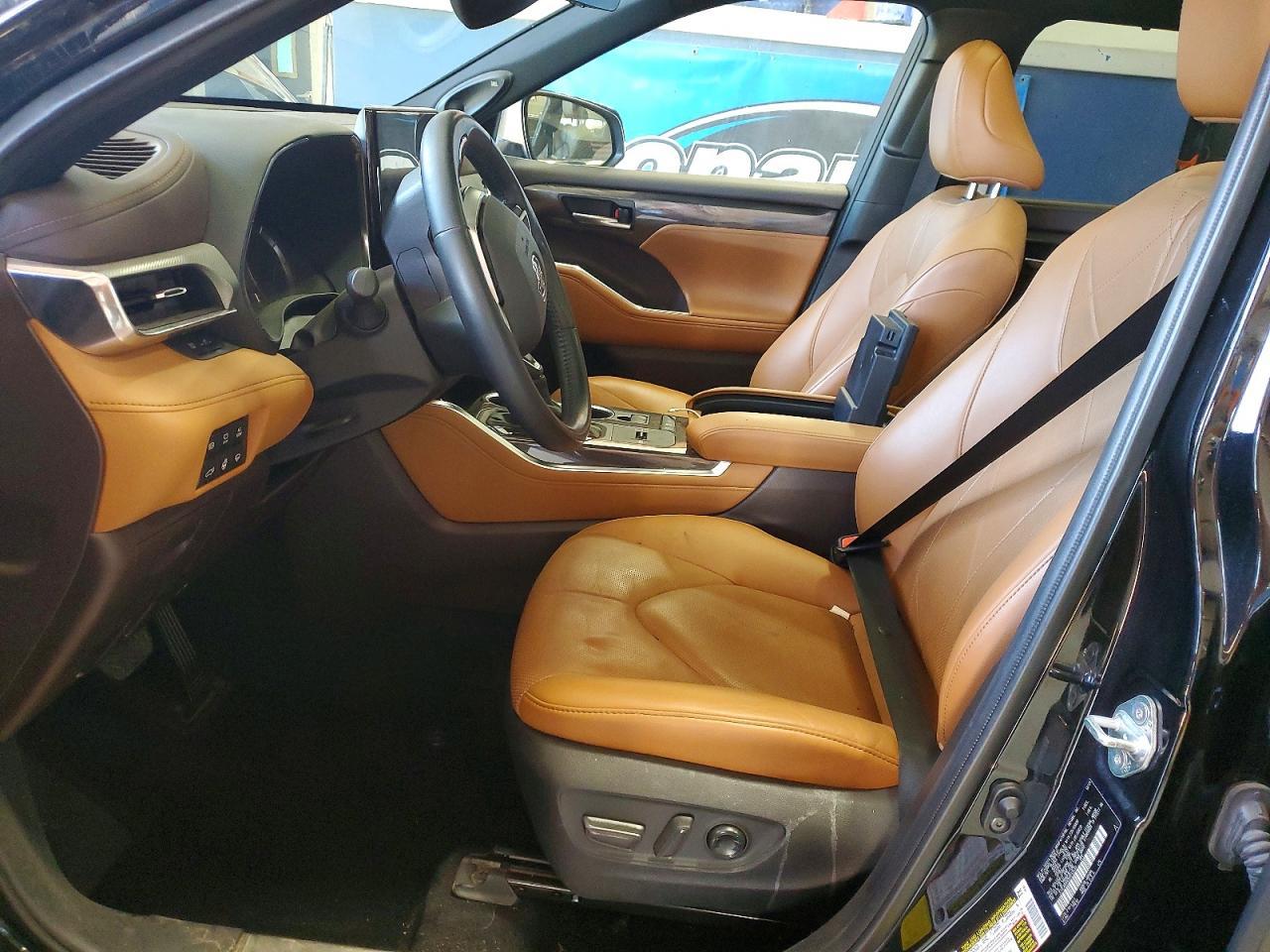 2022 Toyota Highlander Hybrid Platinum - Image 7
