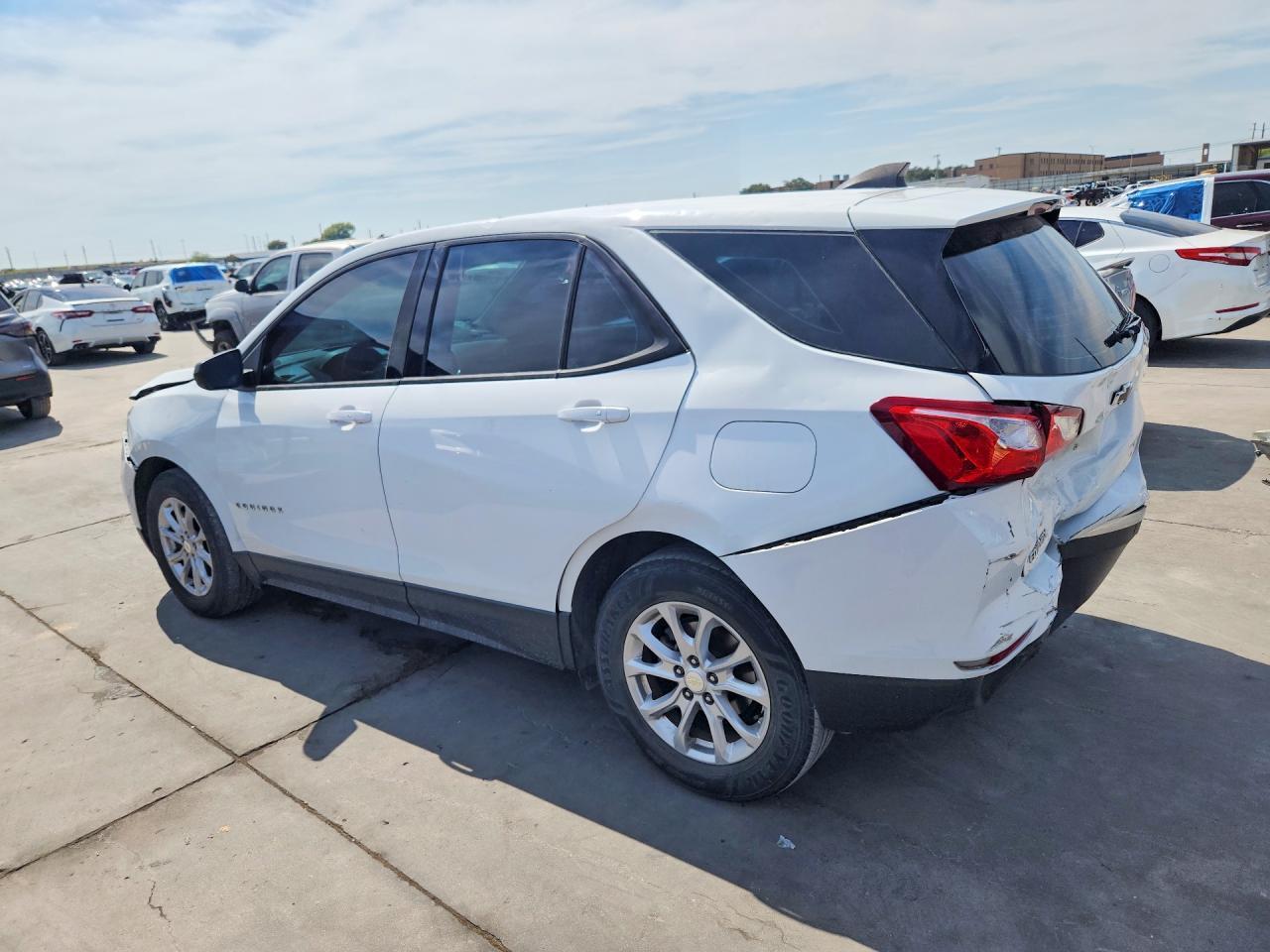2018 Chevrolet Equinox Ls - Фото 2