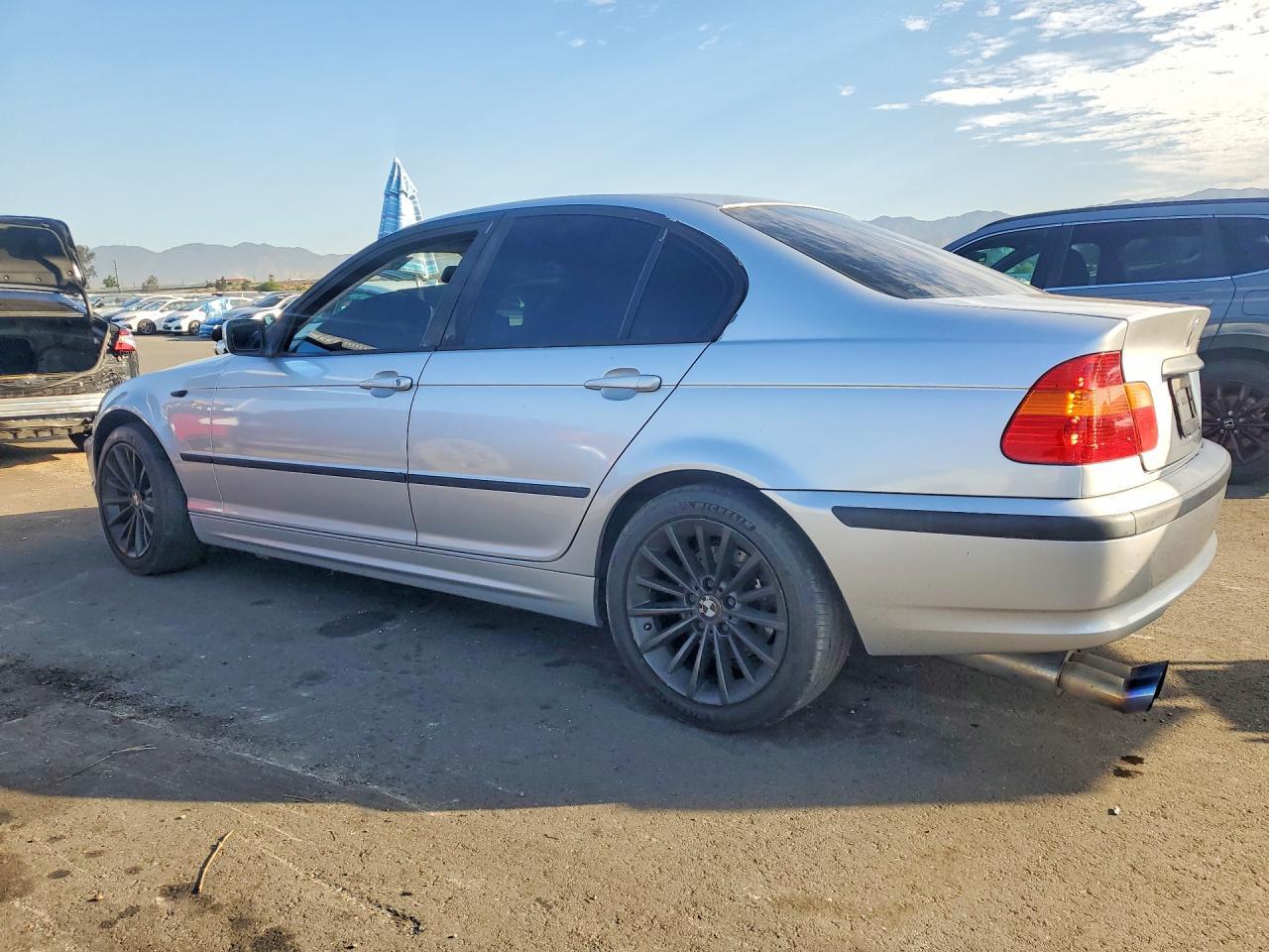 2002 BMW 325 I - Фото 2