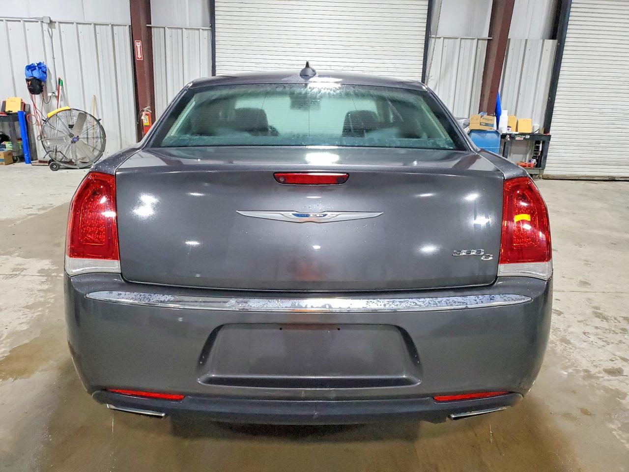 2016 Chrysler 300C - Фото 6