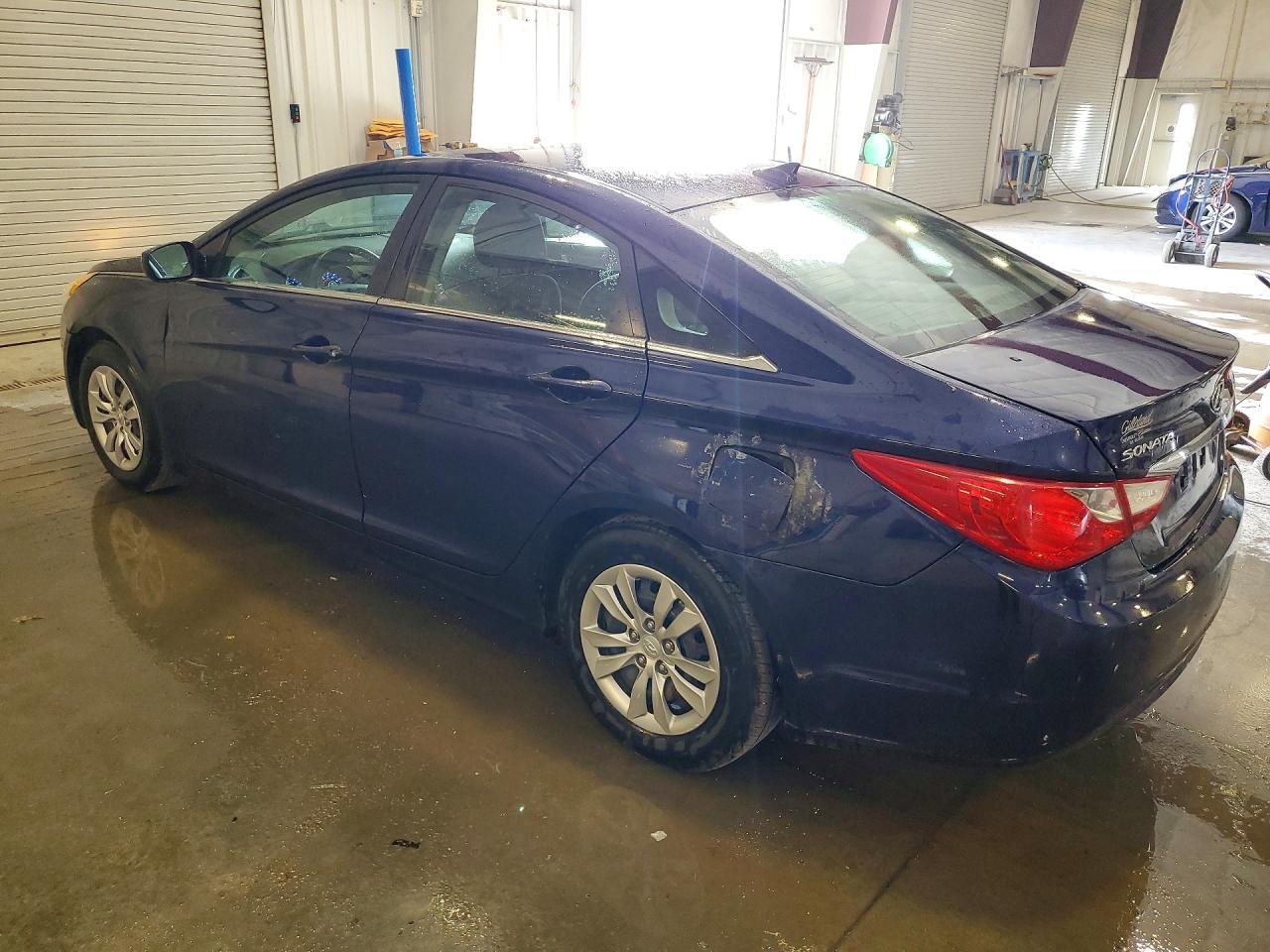 2012 Hyundai Sonata Gls - Image 2