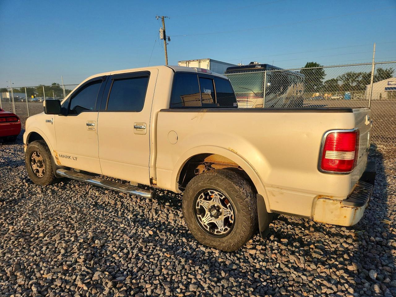 2008 Lincoln Mark Lt - Image 2