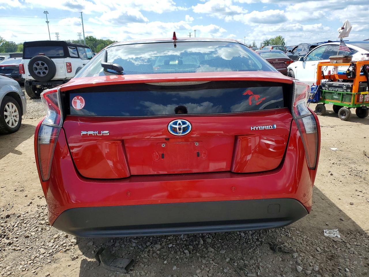 2017 Toyota Prius Four - Image 6