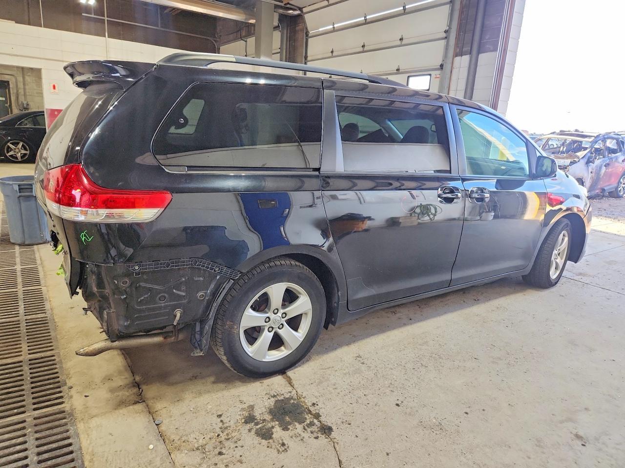 2013 Toyota Sienna Le - Image 3