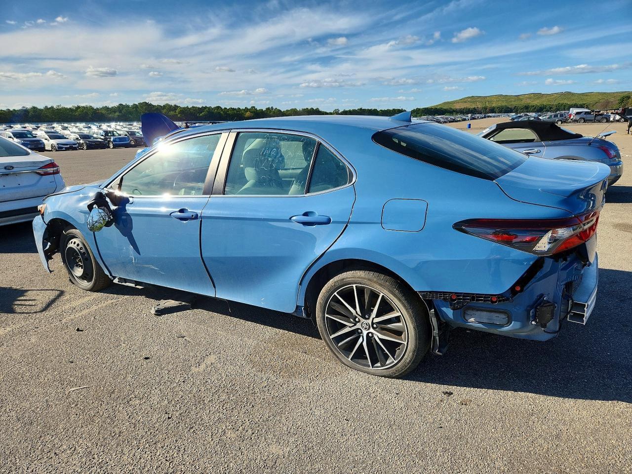2024 Toyota Camry Se - Фото 2
