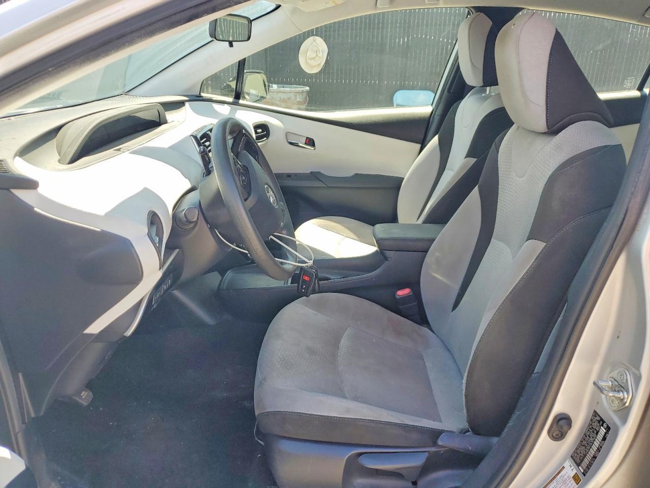 2019 Toyota Prius Le - Фото 7