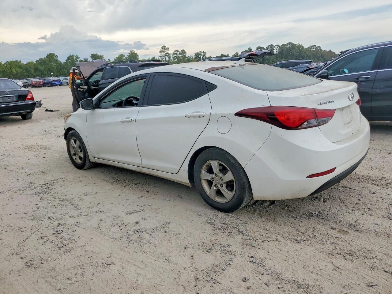 2014 Hyundai Elantra Se - Фото 2