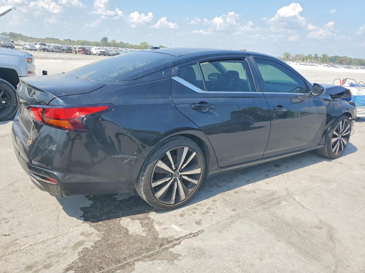 2019 Nissan Altima Sr - Image 3