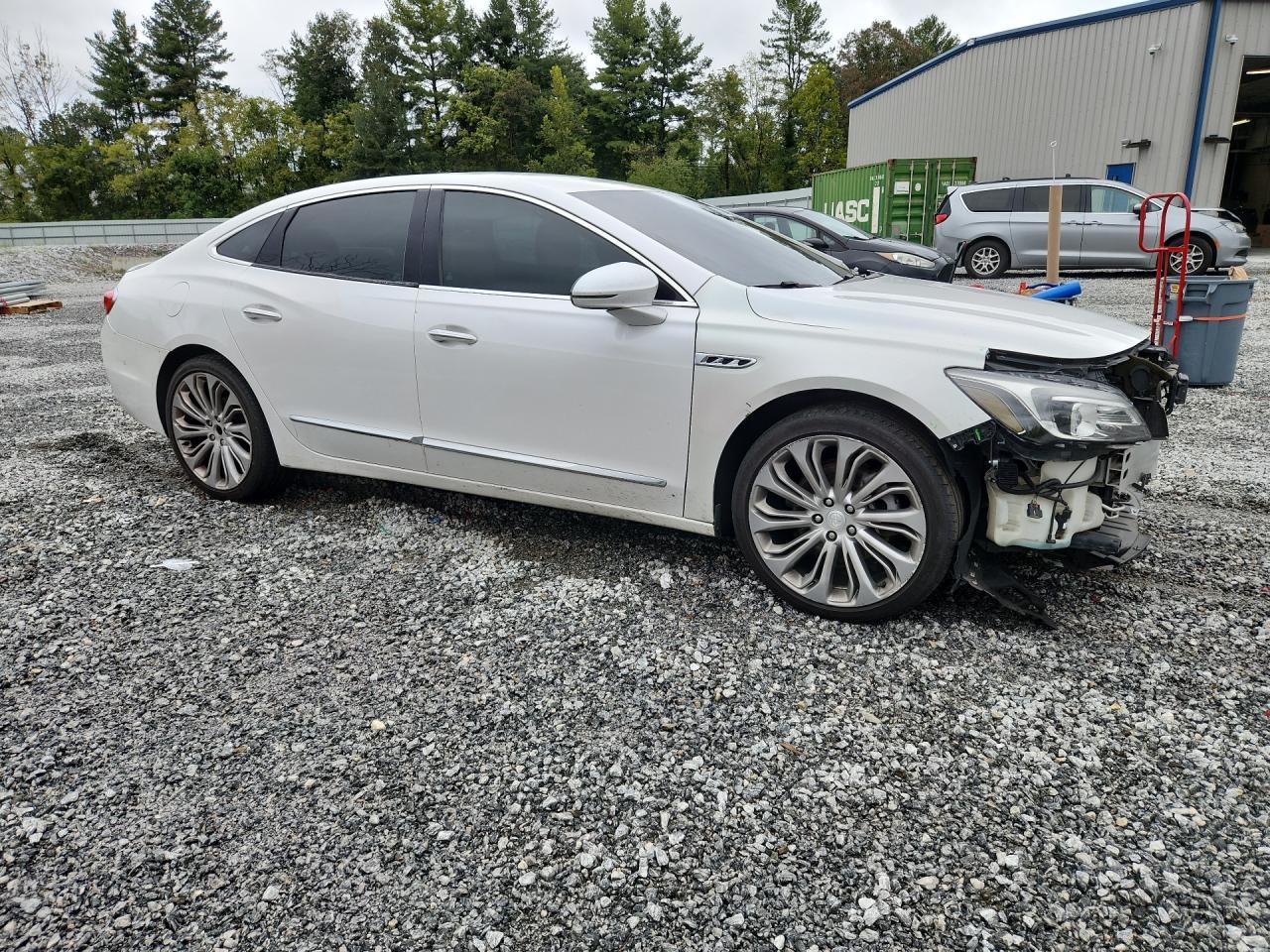 2017 Buick Lacrosse Premium - Image 4